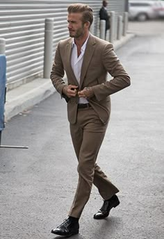 Beckham Suit, David Beckham Style Outfits, David Beckham Suit, David Beckham Style, Blazer Outfits Men, Formal Men Outfit, Classy Suits, Casual Fridays, Mens Fashion Blog