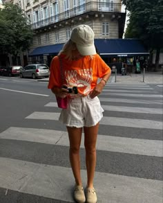 Beach Day Outfit, Greece Outfit, Ny Outfits, Tropical Outfit, Tropical Weather, Orange T Shirt, Europe Outfits, Holiday Vibes, Summer Outfit Inspiration