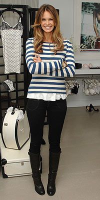 Cleopatra`s: Elle Macpherson : casual e despojada!!! Fall Wear, Estilo Preppy, Weekend Style, White Fashion, Office Wear, Look Chic, Preppy Style, Beach Style