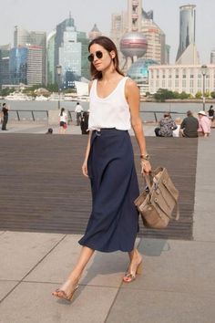 Rok Midi, Hot Weather Outfits, Interview Outfits, Office Casual Outfit, Wear To Work Dress, Chic Skirts, Summer Work, Summer Work Outfits, Interview Outfit