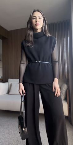 Classical Elegant Style, Professional Black Outfits, All Black Business Casual Outfits, Manager Outfit, Edgy Work Outfits, Ootd Work, Classic Elegant Style, Elegance Dress, Luxury Photography