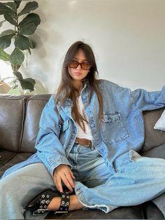 #fashion #outfits #fashioninspiration #womenswear #outfitoftheday #denim #fashionideas Denim Hat Outfit, Total Denim Outfit, Denim Top Outfit, Japan Travel Outfit, 25 Aesthetic, Jean Fits, Pics Inspo, All Jeans, Denim Hat