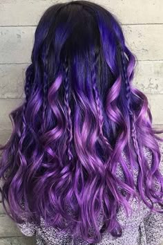 Cool Ideas of Purple Ombre Hair ★ See more: http://glaminati.com/cool-ideas-purple-ombre-hair/ Funky Hair Colors, Dark Purple Hair, Hair Color Purple, Pretty Hair Color, Colour Ideas, Hair Color Highlights, Ombre Hair Color