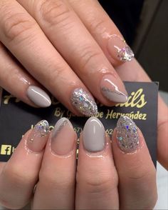 Nail Painted Designs, Short Almond Winter Nails, Designs For Short Nails, Hello Nails, Hippie Nails, Ombre Nails Glitter, Gel Nails Diy, Uñas Acrilicas