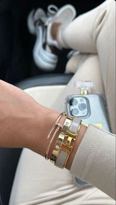 Cartier Bracelet Stack, Xoxo Jewelry, Travel Stamp, Preppy Jewelry, Expensive Jewelry Luxury, Hermes Jewelry, Wrist Jewelry, Cartier Bracelet, Luxe Jewelry