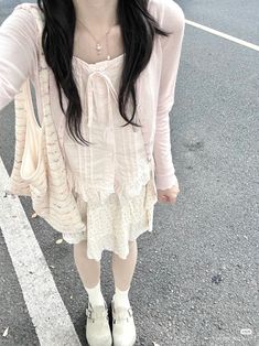 Shoujo Girl Outfit, Fit Ideas Aesthetic, Simple Korean Outfits, Shoujo Style, Acubi Club, Chinese Douyin, Girl Rockstar, Korean Fashion Grunge, Himekaji Outfits