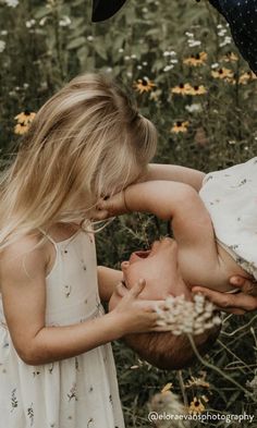 Mom With 2 Kids Photoshoot, Faceless Family Photos, Dreamy Family Photoshoot, Mom And 2 Kids Photoshoot, Whimsical Family Photoshoot, Mom And Two Kids Photoshoot, Outdoor Baby Photoshoot, Family Of Four Photoshoot, Mother Baby Photography