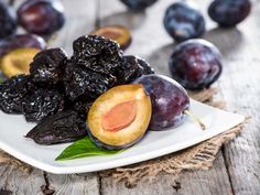 Plums and prunes are healthy and loaded with nutrients and antioxidants. This article reviews their impressive range of health benefits. Prunes Benefits, Plum Benefits, Sistem Pencernaan, Plum Recipes, Dried Plums, Plum Sauce, Complex Carbohydrates, Plum Fruit, Plum Cake