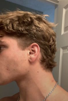 Modern Mullet Aesthetic, Men’s Messy Haircut Short, Mens Modern Mullet, Mens Haircuts Thick Hair, Modern Mullet Haircut, Short Hair Men, Mens Haircuts Straight Hair, Men Poses, Male Haircuts Curly