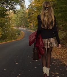 Sandal Tali, Gilmore Girl, Chique Outfits, Autumn Fits, Lily Rose Depp, Fall Fits, American Beauty, Mode Inspo, Autumn Aesthetic