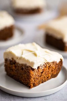 My mom's famous carrot cake recipe that makes the BEST carrot cake with creamy, decadent cream cheese frosting. Famous Carrot Cake Recipe, Carrot Cake Frosting, Aquafaba Recipes, Carrot Cake Recipe Easy, Spice Cake Recipes, Easy Carrot Cake, Best Carrot Cake, Carrot Cake Recipe, Dessert Pictures