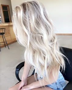 Platinum With Money Piece, Cool Bright Blonde Hair, Icy Blonde Hair With Money Piece, Platinum Blonde With Low Lights, Platinum Blonde Hair Long Layers, Platinum Blonde With Highlights, Ash Platinum Blonde Balayage Dark Roots, Rooted Icy Blonde Hair, Bright Blonde With Money Piece