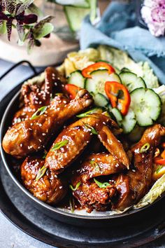 Do you love chicken wings no matter what time of year it is? These easy chicken wings with sticky hoisin and sriracha sauce will be your new go wings for all your party needs. Only 6 ingredients in this recipe! Sriracha Chicken Wings, Sriracha Recipes, Easy Chicken Wings, Easy Chicken Wing Recipes, Hoisin Chicken, Sriracha Chicken, Tasty Thai, Chicken Appetizers