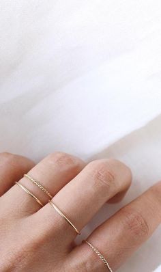 Minimal Inspiration, Gold Rings Simple, Zierlicher Ring, Beauty Lifestyle, Diy Schmuck, Jewelry Diy, Minimalist Jewelry