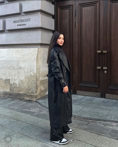 Winter Fashion Outfits Casual, Self Portrait Poses, Hijab Fashion Inspiration, Easy Trendy Outfits, Portrait Poses, Autumn Outfit, Dresses Uk, Casual Style Outfits, Winter Fashion Outfits