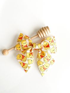 Winnie The Pooh Movie, Disney Hair Bows, Disney Hair, Toddler Bows, Disney T, Disney Theme, Pooh Bear, Soft Silk Sarees, Theme Parks