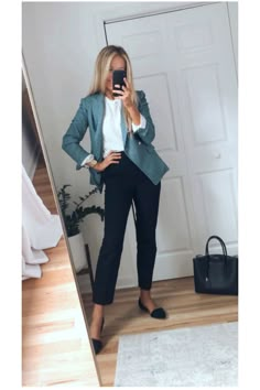 Grad School Interview Outfit, Law Aesthetic, Business Fits, Work Attire Women, School Interview, Casual Outfits For Work, Corporate Chic, Business Casual Outfits For Work