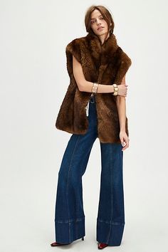 Laila Faux Fur Vest All Brown Outfit, Winter Coat Trends, Short Faux Fur Coat, Brown Fur Coat, Cute Winter Coats, Faux Fur Cropped Jacket, Coat Trends, Expensive Taste, Faux Fur Vest