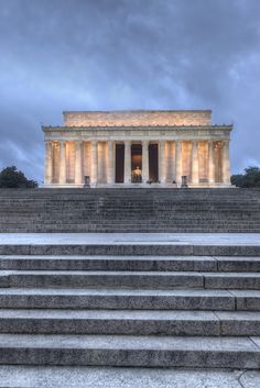 steps leading up to the lincoln memorial at dusk with dark clouds in the sky above