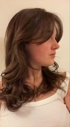 Face Shaping Layers Short Hair, Haircut Ideas Layers Short, Cute Haircuts Ideas, Haircuts Inspo Aesthetic, Front Curtain Bangs Short Hair, 90s Layered Haircut Curly Hair, Medium Short Wavy Haircuts, Medium Length Hair With Layers Thick Wavy, Butterfly Layers Medium Length Hair