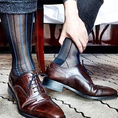 Satin Suits, Vintage Socks, Sheer Socks, Mens Dress Socks, Foot Socks, Mens Fashion Suits, Well Dressed Men, Dress Socks, Classic Shoes