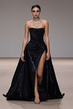 𝐝𝐞𝐧𝐢𝐬𝐚 on X: "michael cinco fw24 — omg so beautiful! https://t.co/mMTVrYva53" / X Black Gala Dress, Black Dress Elegant, Ellie Saab, Elegant Outfit Classy, Outfit Look, Gala Dresses