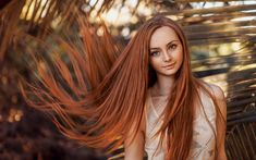 Quick hairstyles for busy moms on the go. Ginger Models, Freckles Girl, Long Hair Pictures, Redhead Beauty, Redhead Girl, Pale Skin