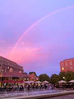 los angeles, sunset, usc village, usc sunset, la sunset, pretty sunset, sky, rainbow sunset, painted sky Usc Village, College Life Style, Los Angeles Sunset, Sky Rainbow, La Aesthetic, College Goals, College Necessities