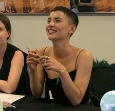 Jessie Mei Li Short Hair, Jessi Mei Li, Nb Hair, Buzzed Hair Women, Haircut Idea, Buzz Cut Women, Buzzed Hair, Short Hair Tomboy