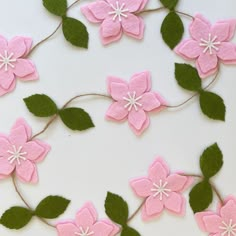 felt pink flower garland Useful Felt Projects, Felt Flower Earrings, Flower Felt Diy, Spring Felt Garland, Felt Flower Crafts, Felt Fabric Crafts Ideas, Spring Felt Crafts, How To Make Felt Flowers, Cricut Felt Projects