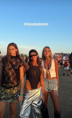 Lollapalooza Outfit Argentina, Dom Dolla Concert Outfit, Acl Festival Outfit, Creative Selfie Ideas, Selfie Ideas Creative, Creative Selfie, Lollapalooza Outfit, Magical Sunset, Edm Fashion