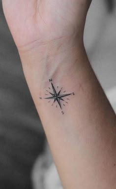 50 Best Small Travel Tattoos Ideas That Will Inspire Inner Wanderers | Unique & Cute Travel Tattoo Ideas Psychology Tattoo, Compass Tattoo Men, Wrist Tattoos Girls, Tattoo Wallpaper