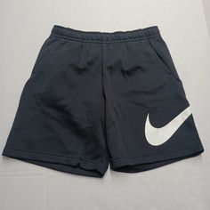 Elevate Your Activewear Game With These Nike Fleece Club Graphic Shorts For Men In Size L. The Drawstring Closure And Elastic Waist Ensure A Comfortable Fit, While The Pockets Provide Ample Storage For Your Essentials. These Black Shorts Are Perfect For Any Occasion, Whether It's A Casual Day Out Or A Gym Session. The Fleece Material Adds Warmth And Comfort, Making Them Ideal For Fall, Spring, And Summer. The Solid Pattern And Nike Branding Make Them A Stylish Addition To Your Wardrobe. Perfect Graphic Shorts, Nike Branding, Nike Fleece, Nike Brand, Shorts For Men, A Gym, Active Wear Shorts, Mens Activewear, Shorts Athletic