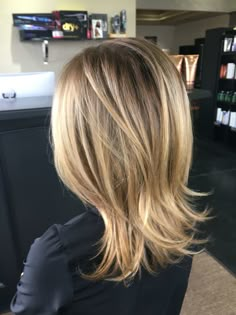 Short Haircuts For Thinner Hair, Balayage Blonde, Hairstyles For Women Over 50, Blending Gray Hair, Hair Color For Women, Haircuts For Medium Hair, Hair Color And Cut