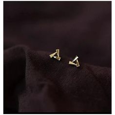 14K Solid Gold Geometric Triangle Windmill Earrings Simple Jewelry Party Gift. Base Metal Yellow Gold Gold Weight 0.8 Grams Approx Metal Purity 14k Closure Butterfly A P P R O X T I M E All items are custom made to order. Our approx time is about 6 - 10 business days. This can change during peak season Note: There May Be Little Variation In Colour Between Image And Actual gemstone due to the resolution of the display of your computer or mobile But our product Image are original.Any image are not Trendy Triangle-shaped Gold Jewelry, 14k Gold Triangle Shaped Jewelry, 14k Gold Triangle Jewelry, Gold Triangle Metal Jewelry, Gold Triangle Metal Earrings, Gold Diamond Hoop Earrings, Diamond Huggie Earrings, Gold Skull, Handmade Fine Jewelry