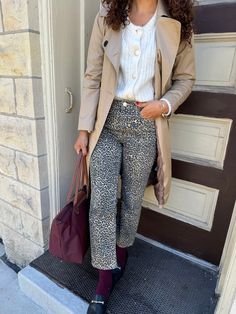 Recreate this winter fashion outfit by pairing a trench coat, cozy cardigan, leopard pants, burgundy socks, loafers, and burgundy tote bag. This winter fit is perfect for running errands or as your next date night outfit. Print Jeans Outfit, Socks Loafers, Leopard Print Jeans, Leopard Pants, Winter Fit, Print Jeans