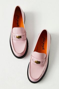 Pink Loafers Outfit, Paris Capsule Wardrobe, Pink Loafers, Loafers Outfit, Timeless Shoes, Chunky Loafers, Office Shoes, Soft Shoes, Free People Shoes