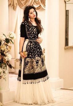 15 Indian Wedding Guest Outfit Ideas To Make A Statement This Wedding Season | magicpin blog Fusion Wear Indian, Brides Attire, Indian Wedding Dress Modern, Celebs Outfits, Asian Dresses, Wedding Dresses Indian, Fusion Wear, Half Sarees