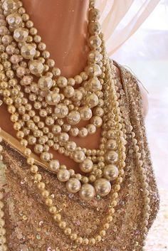 Pearls! How To Have Style, Wear Pearls, Chanel Couture, Pearl And Lace, Mode Inspiration, Coco Chanel, Bling Bling, Pearl Jewelry, Miu Miu