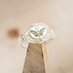 Wedding Signet Ring, Engraving Jewelry, Engraved Signet Ring, Fantasy Earrings, Signet Rings Women, Staghead Designs, Signet Rings, Engraved Design, Vintage Jewelry Necklace