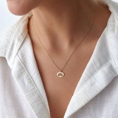 Our new delicate lotus flower necklace is crafted with gleaming 14k gold. The perfect fine necklace for a minimal elegant touch.★ Necklace Features• Gold Karat: 14K Solid Gold (All pieces are stamped for authenticity)• Gold Colors Available: Yellow Gold• Pendant Dimensions: 15.0 mm by 10.0 mm / 0.6 Inch by 0.4 Inch Minimalist 14k Gold Flower Pendant Necklace, Minimalist Yellow Gold Flower Pendant Charm Necklace, Fine Necklace, Lotus Flower Necklace, Lotus Print, Modern Gold Jewelry, Lotus Necklace, Gold Lotus, Free Mind