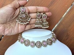 Light Pink Choker Set with matching earrings and tikka Lehenga Jewellery Ideas, Antique Gold Set, Wedding Jewelry Indian, Indian Necklace Set, Lehenga Jewellery, Pink Choker, Pink Lehenga, Indian Necklace, Pakistani Jewelry