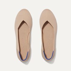 The Flat in Ecru   Soft, flexible upper in soft creamy beige.;   Comfortable matching insoles and chic tortoise shell outsoles.; Women's Ballet Flats, Rothys Shoes, Round Toe Shoes, Womens Ballet Flats, Comfortable Flats, Slipper Boots, Tortoise Shell, Womens Flip Flop, Womens Flats