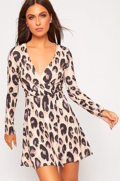 ♥ 𝐄𝐥𝐥𝐢𝐬 𝐋𝐞𝐨𝐩𝐚𝐫𝐝 𝐌𝐢𝐧𝐢 𝐃𝐫𝐞𝐬𝐬 ♥ Leopard is so in fashion this year! This wrapover mini dress is perfect to flaunt the inner animal. Save for parties or feel extra special in your everyday routine!  Fashion | Plunge | Outfit | Ideas Leopard Print Flirty Mini Dress, Elegant Long Sleeve Leopard Print Mini Dress, Tiger Print Mini Dress, Dress Leopard, Wrap Front Dress, Chic Leopard Print V-neck Mini Dress, Work Dresses, Leopard Print Stretch V-neck Dress