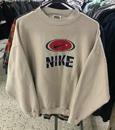 Old Nike, Sport Clothes, Nike Sweatshirt, Sweatshirt Outfit, Nike Vintage, Nike Sweatshirts, Vintage Hoodies, Super Sport, 가을 패션