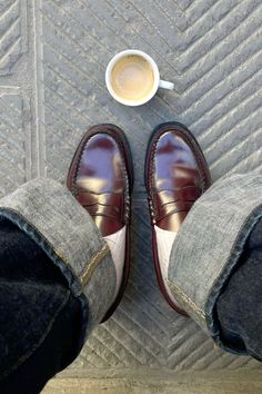 Street Fashion Men Streetwear, Shoe Inspo, Mens Fashion Classy, Pretty Photos, Swag Shoes, Mode Inspo, Man Photo, Cup Of Coffee, Fitness Inspo