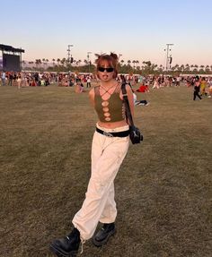 Parachute Pants Coachella, Coachella Comfy Outfit, Festival Outfits Alternative, Boston Calling Festival Outfits, European Music Festival Outfit, Coachella Outfit Pants, 2024 Music Festival Outfits, Masc Coachella Outfit, Lowkey Festival Outfits