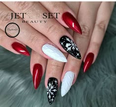 Christmas Nails And Toes, Black And Red Christmas Nails, Christmas Shellac, Christmas Shellac Nails, Black And Red Christmas, Best Christmas Nails, Pictures Of Christmas, Ring Finger Nails, Red Christmas Nails