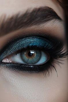 Trendy Eye Shadow Looks, Makeup For Teal Eyes, Teal Smokey Eye, Teal Dress Makeup Ideas, Sultry Makeup For Blue Eyes, Tiffany Blue Makeup, Teal Eyeshadow Looks, Teal Eye Makeup, Daytime Smokey Eye