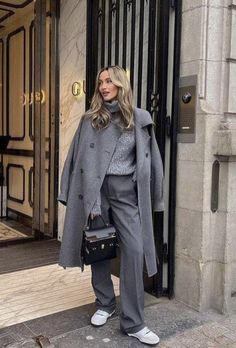 All Grey Outfits For Women, Gray Coat Outfit Winter Style, Grey On Grey Outfit, Gray Outfits For Women, Grey Winter Outfit, Grey Outfit Fall, Grey Outfits